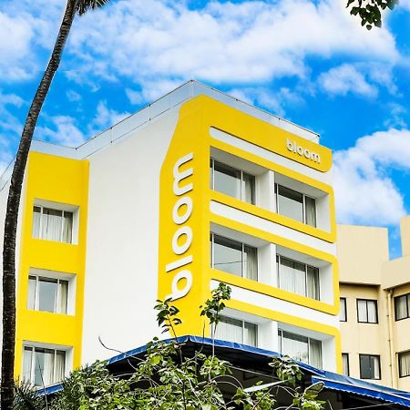 Bloom Hotel - Juhu Мумбаи Экстерьер фото