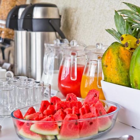 Bloom Hotel - Juhu Мумбаи Экстерьер фото