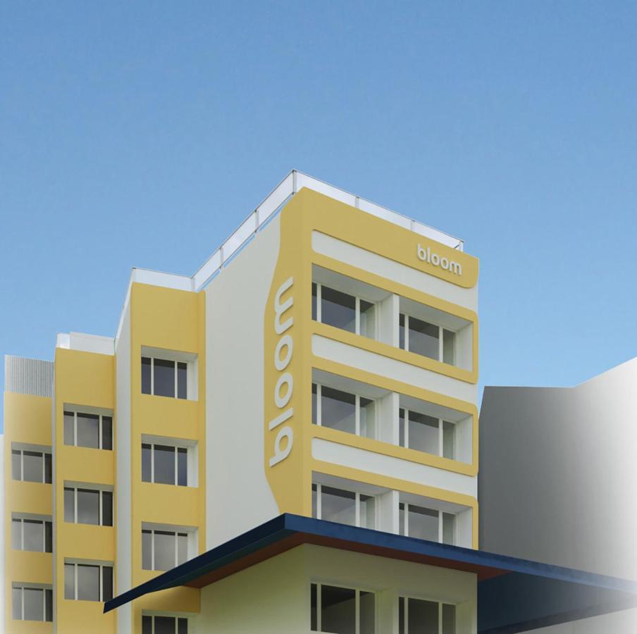 Bloom Hotel - Juhu Мумбаи Экстерьер фото