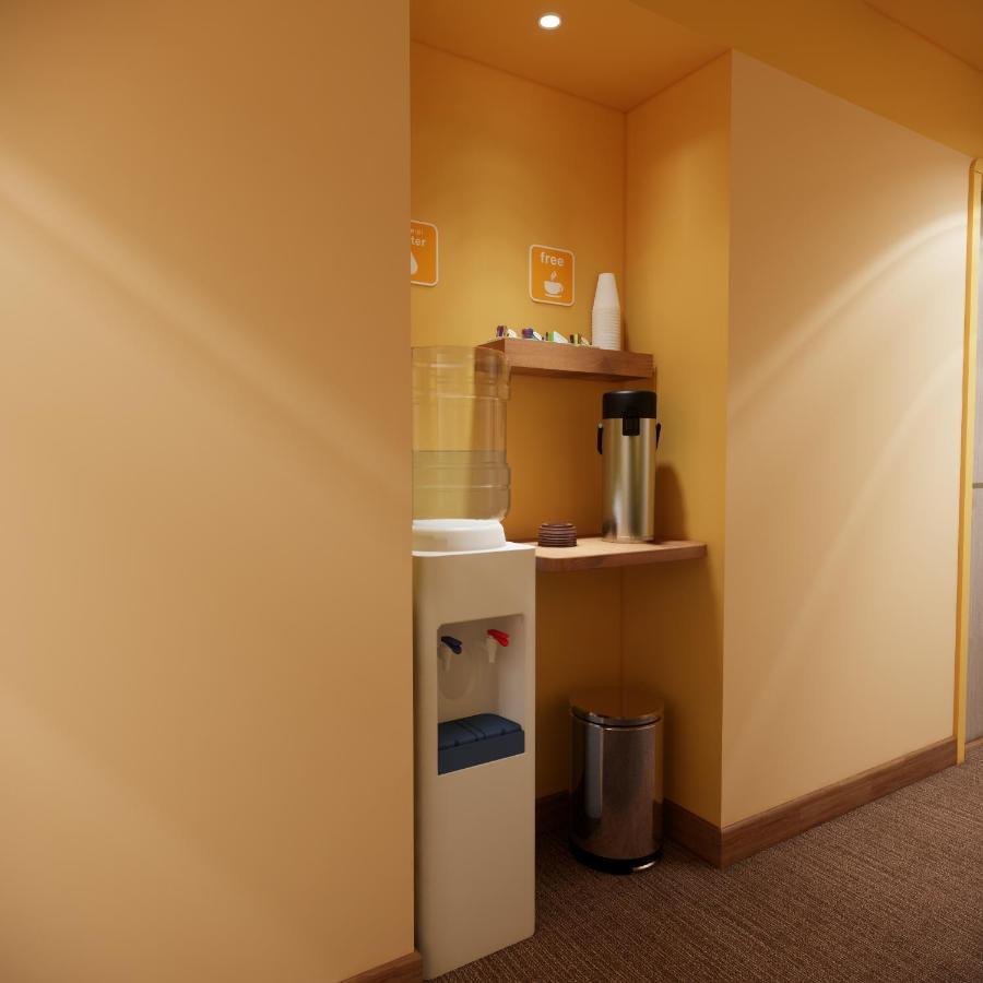 Bloom Hotel - Juhu Мумбаи Экстерьер фото