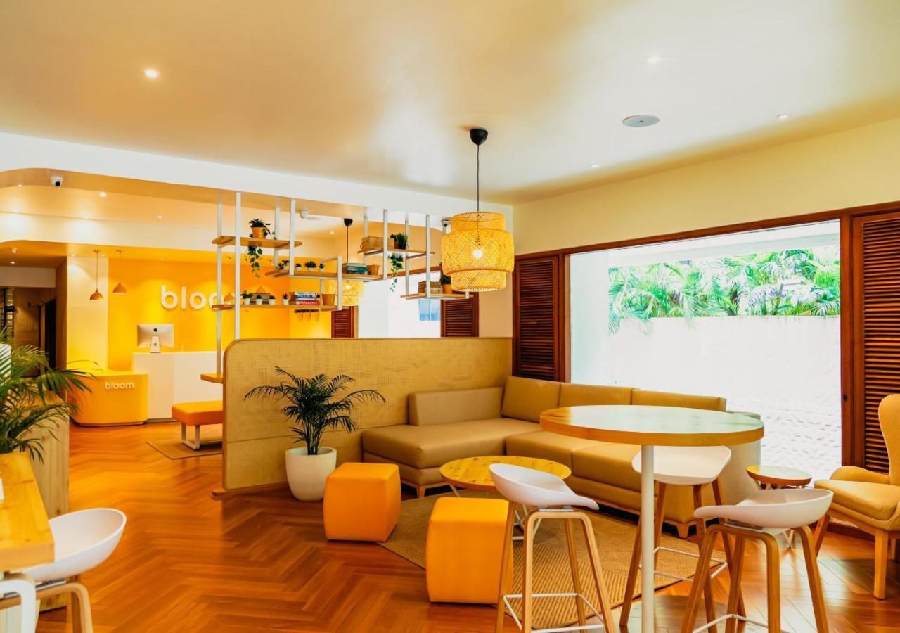 Bloom Hotel - Juhu Мумбаи Экстерьер фото