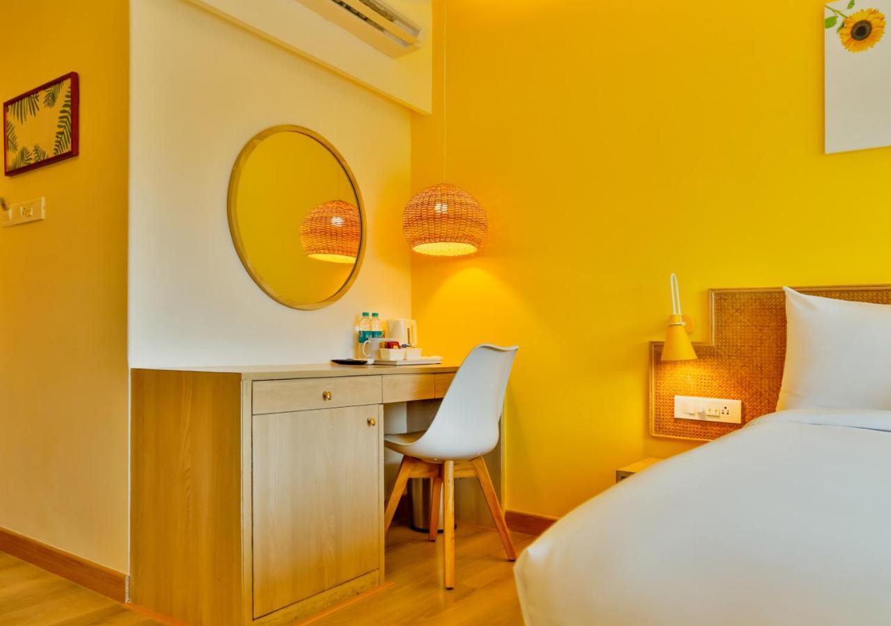 Bloom Hotel - Juhu Мумбаи Экстерьер фото