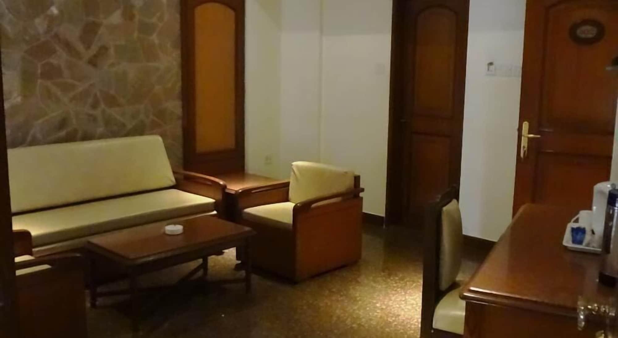 Bloom Hotel - Juhu Мумбаи Экстерьер фото