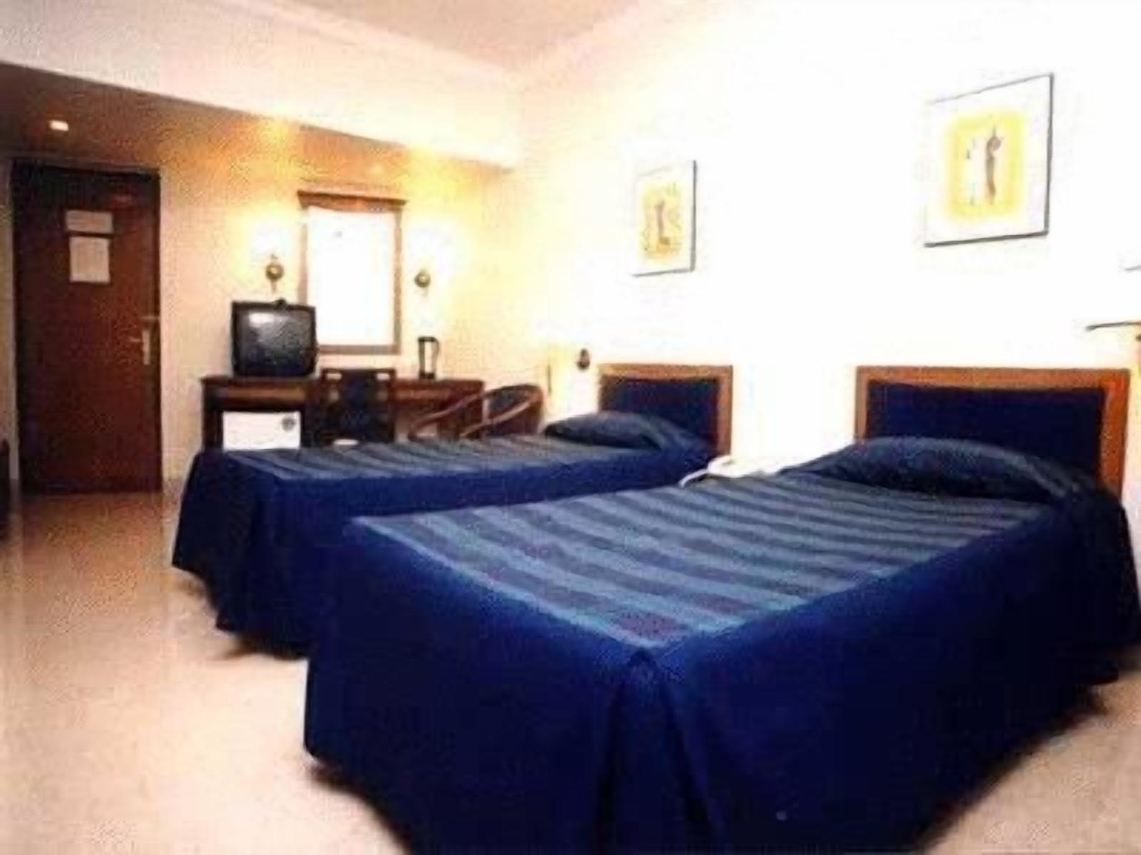 Bloom Hotel - Juhu Мумбаи Экстерьер фото