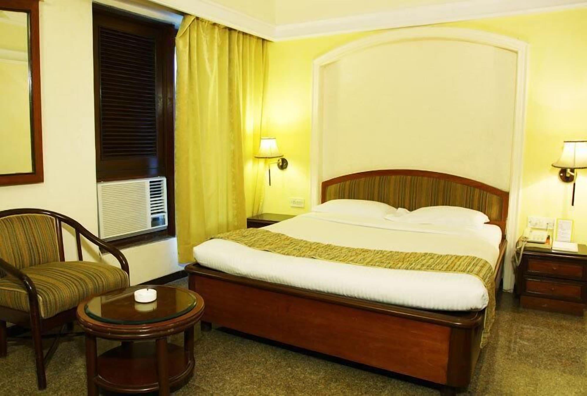 Bloom Hotel - Juhu Мумбаи Экстерьер фото