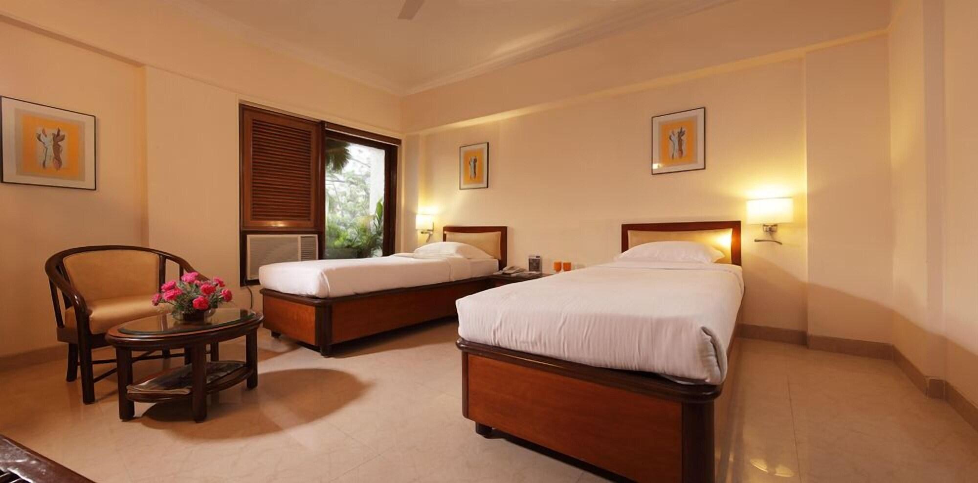 Bloom Hotel - Juhu Мумбаи Экстерьер фото