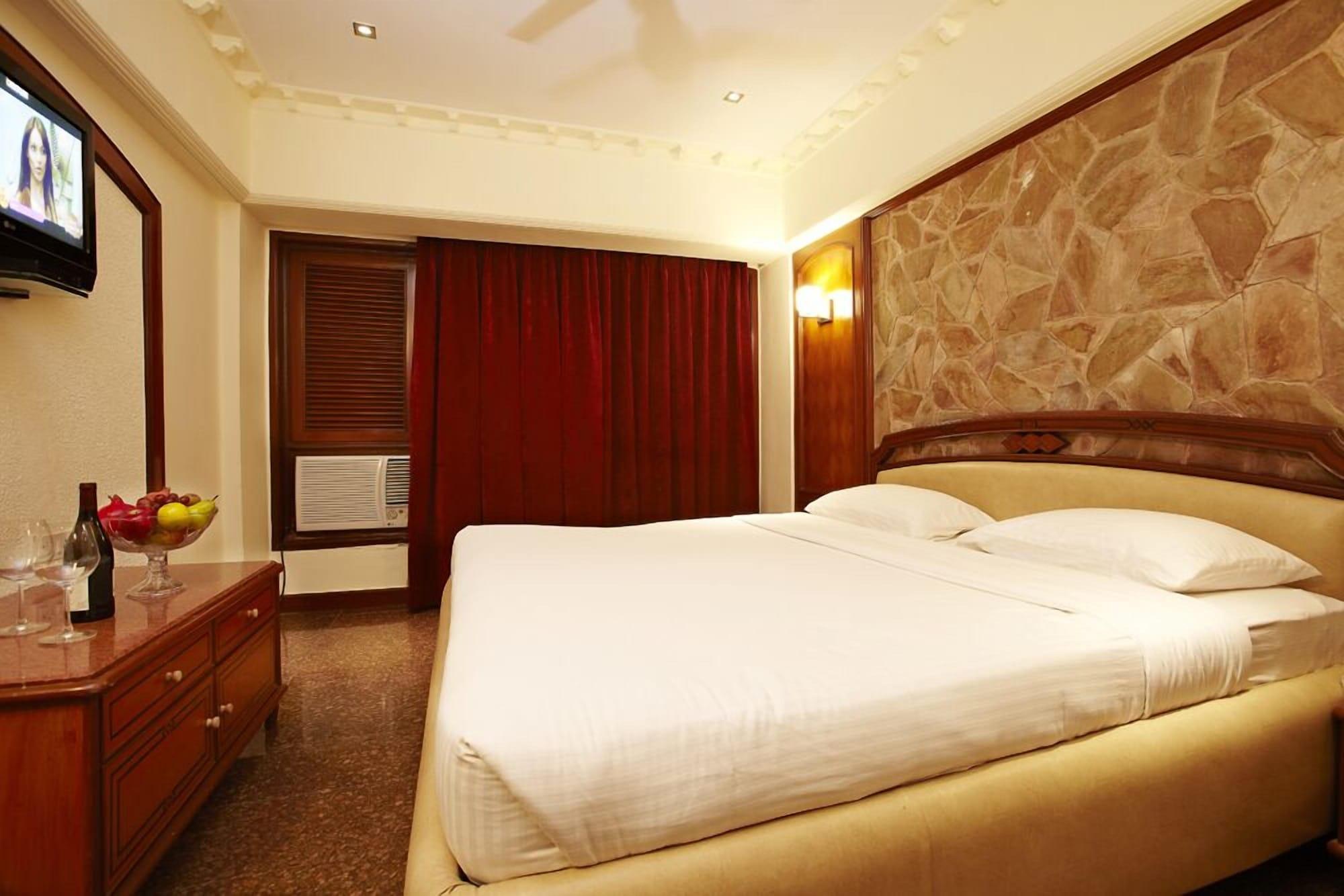 Bloom Hotel - Juhu Мумбаи Экстерьер фото