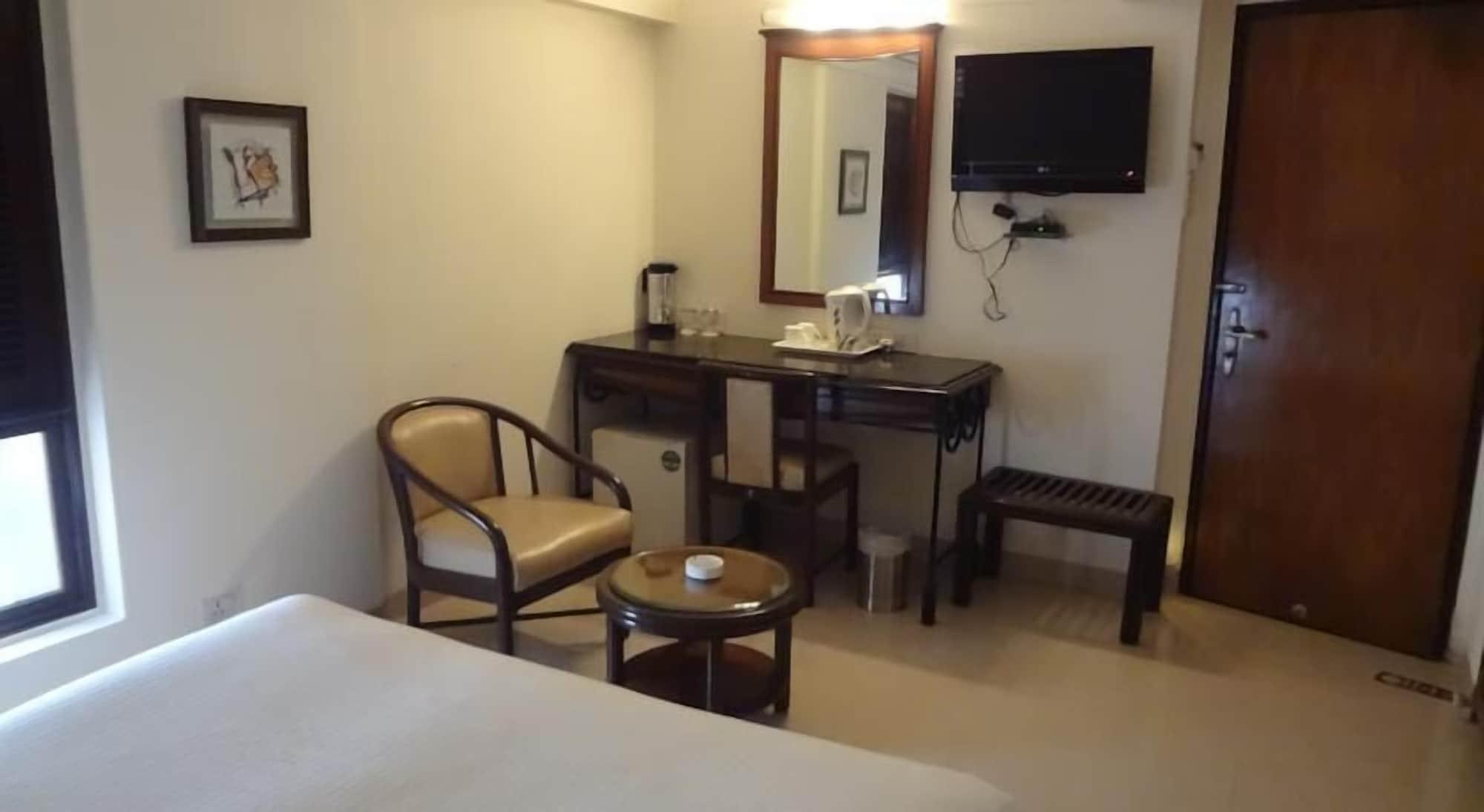 Bloom Hotel - Juhu Мумбаи Экстерьер фото