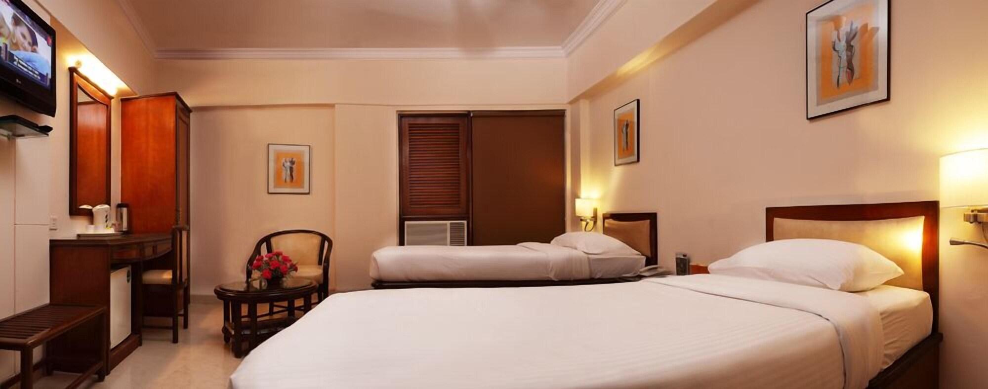 Bloom Hotel - Juhu Мумбаи Экстерьер фото