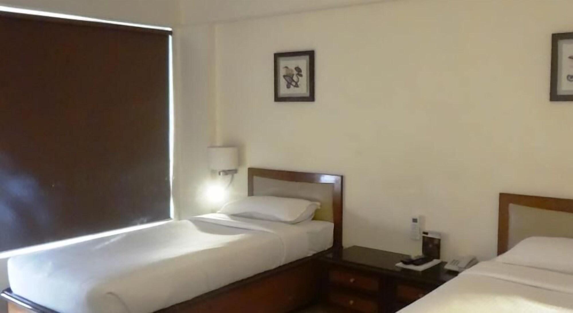 Bloom Hotel - Juhu Мумбаи Экстерьер фото