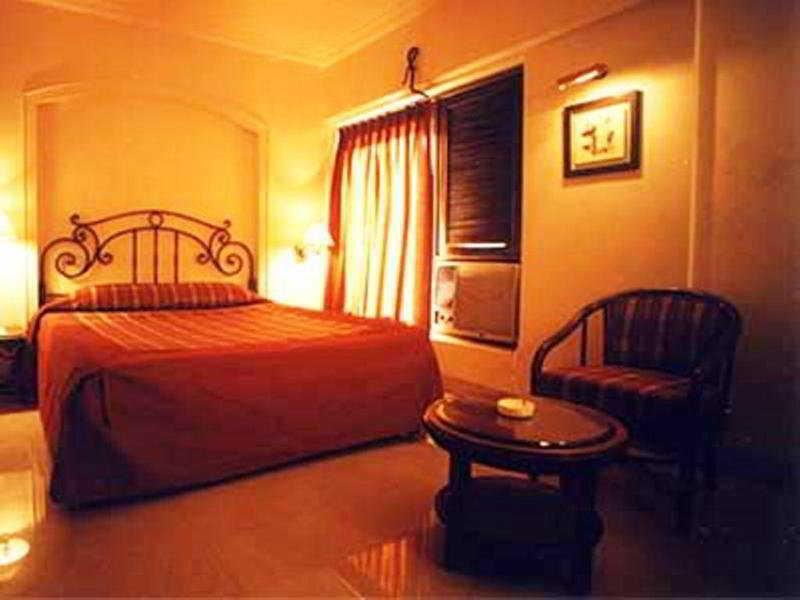 Bloom Hotel - Juhu Мумбаи Экстерьер фото
