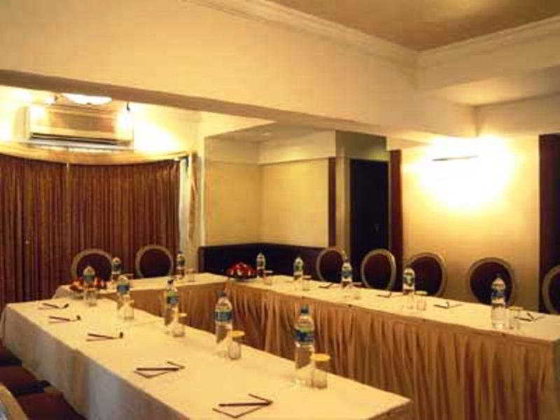 Bloom Hotel - Juhu Мумбаи Экстерьер фото
