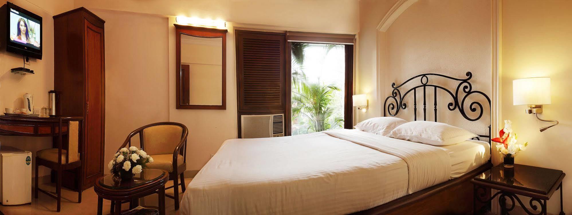 Bloom Hotel - Juhu Мумбаи Экстерьер фото